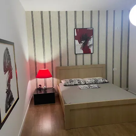 Mb Luxury Lägenhet Tirana